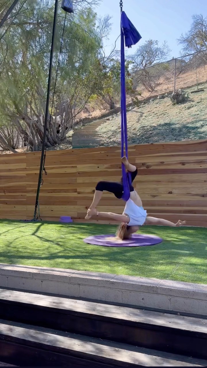 Getting some self-care time with movement always pays off and feels like the REAL “me” time. 💜
But it’s often the first to get skipped from my to-do list when it really is one of my most important to-dos of the day.
Obviously, it’s not ok to skip out on self care that is proven to balance oneself both physically and emotionally.
So why would we give up our self care time for other things that would be served better if we kept the REAL “me” time ON the list? ✔️
Do you struggle with this as well? I’d love it if you’d give me your thoughts on this in emojis below. 🥰