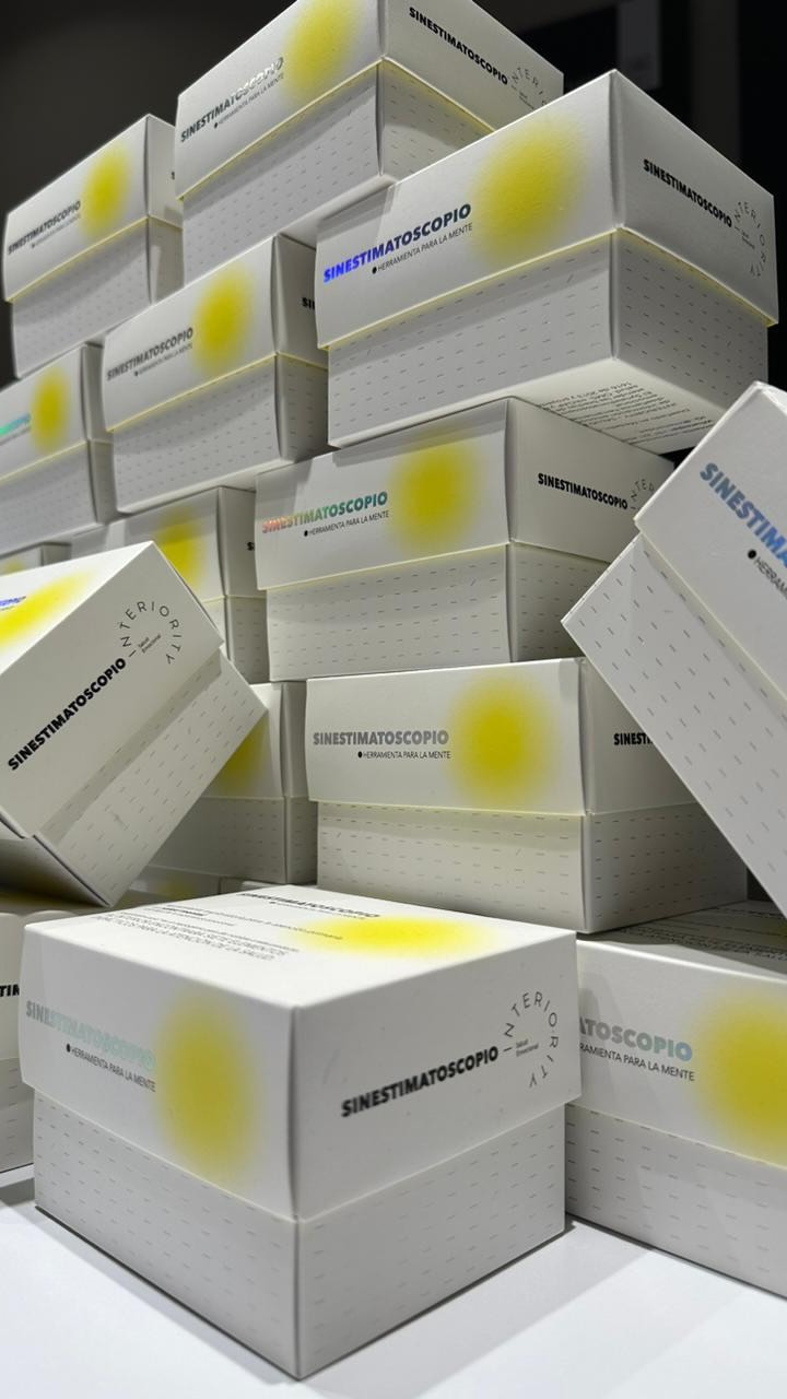 Crear esta marca desde el nombre, imagen, estructuración y packaging ha sido un inmenso honor.
Interiority, una herramienta diseñada para que los profesionales de la salud integren la salud emocional en los diagnósticos de sus pacientes.