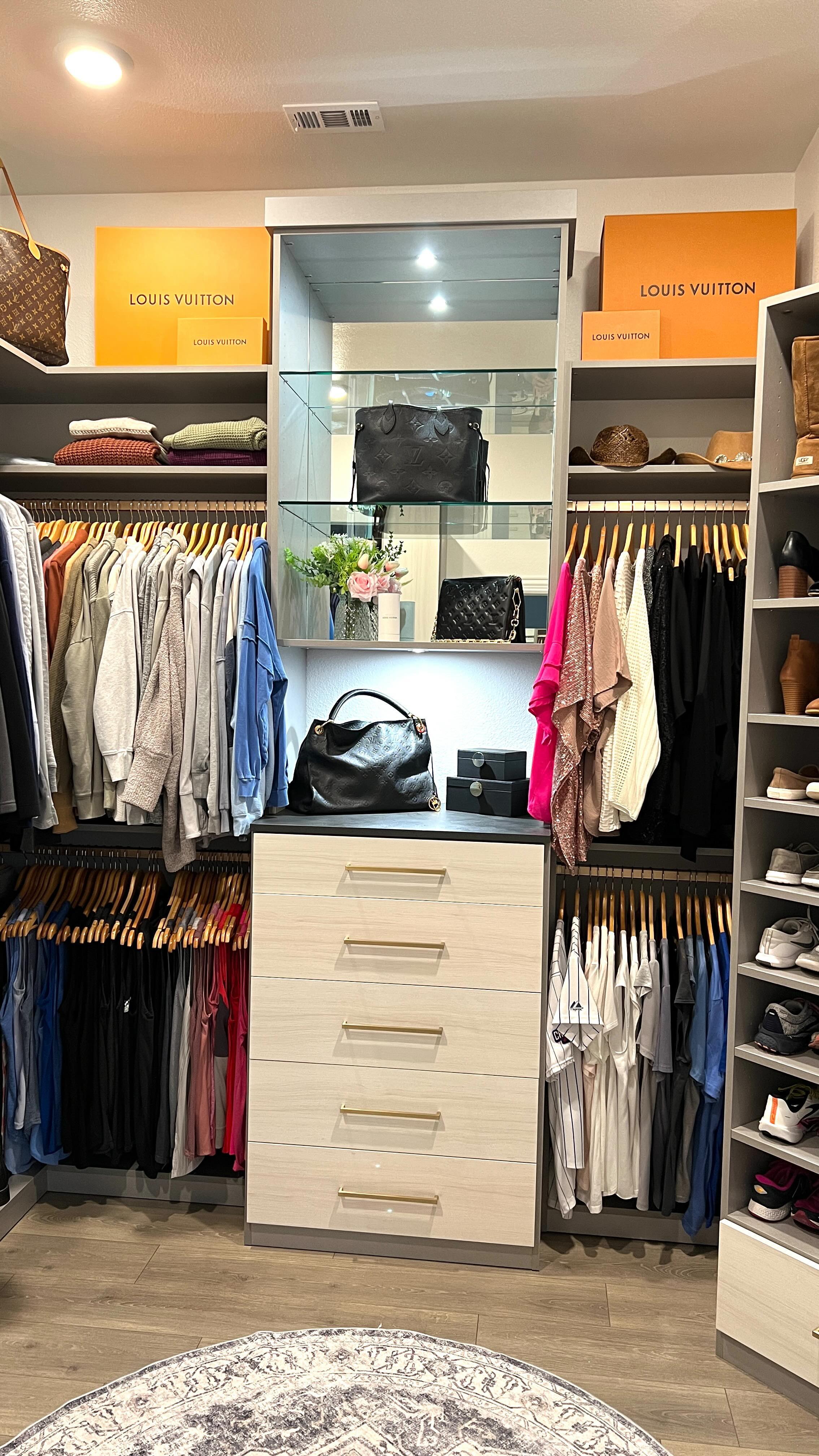 Wrapped up this beautiful closet last week 🤩 @rhondaray22 nailed the closet design 👊🏻 I was so excited to help this client stage her sentimental @louisvuitton collection- a bag for each of life’s milestones 👜. By highlighting the things she loves, omitting items that no longer serve her or her husband, and setting up systems that help them maintain a beautiful space, this closet is a place they can love starting and ending the day in. I know I would!