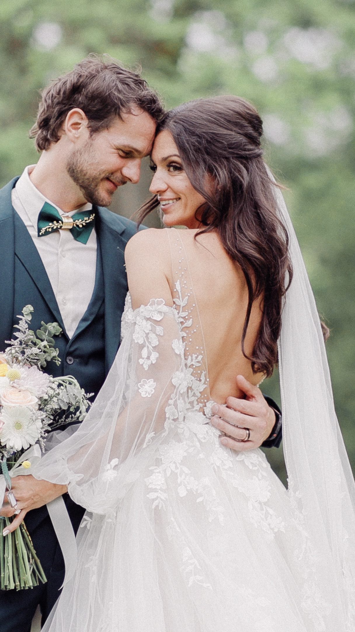 🌲 An amazing day in the pines 🌲 with Jonas and Natalie, an example of the type of ✨Hollywood✨love you’d find only in the movies 🎞️🎥
VENUE: @birchview.events
PHOTOGRAPHY: @isabelfahimphotos
FLORAL: @loveyou_bunchesandbunches
ENTERTAINMENT: @bluewaterkingsband
BRIDAL FASHION: @pebblesbridal
GROOM FASHION: @hockerty_official
BEAUTY: @blondeoaksbeautyco