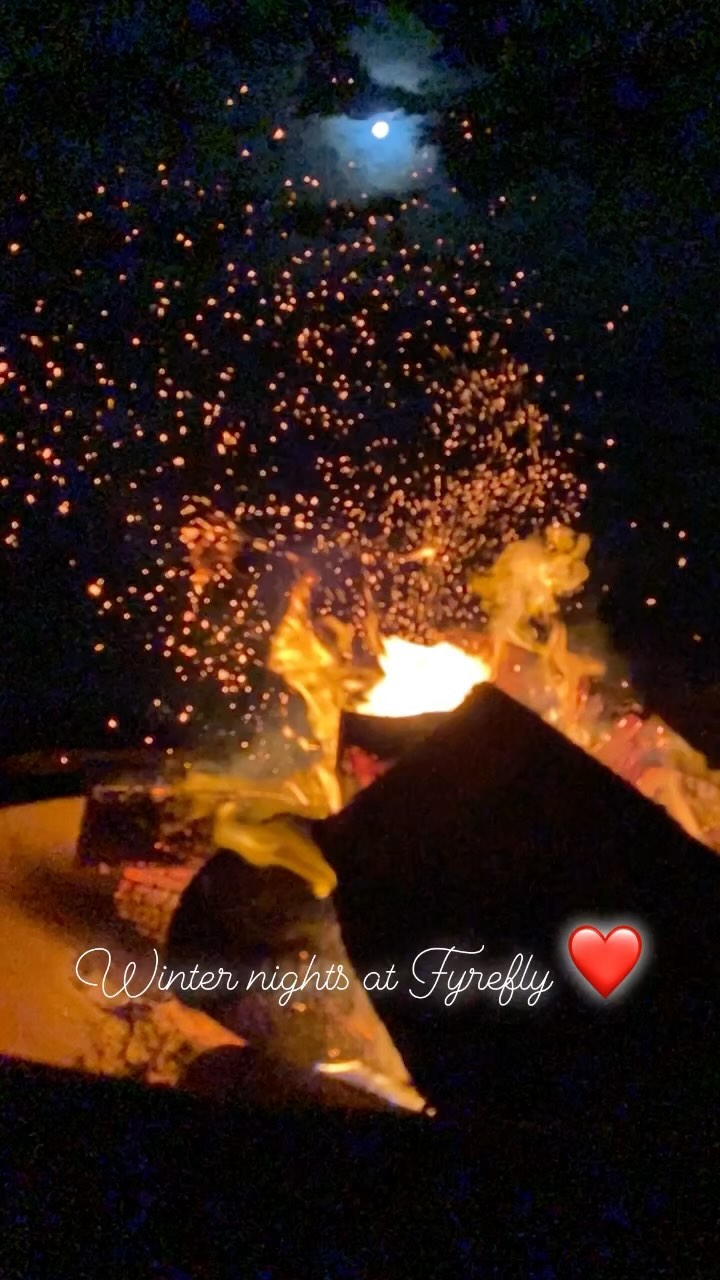 Cozy winter nights at firefly 🔥
#wintergetaway #scenicrim #beechmont #campfire #weekendaway #tinyhouse #countrylife