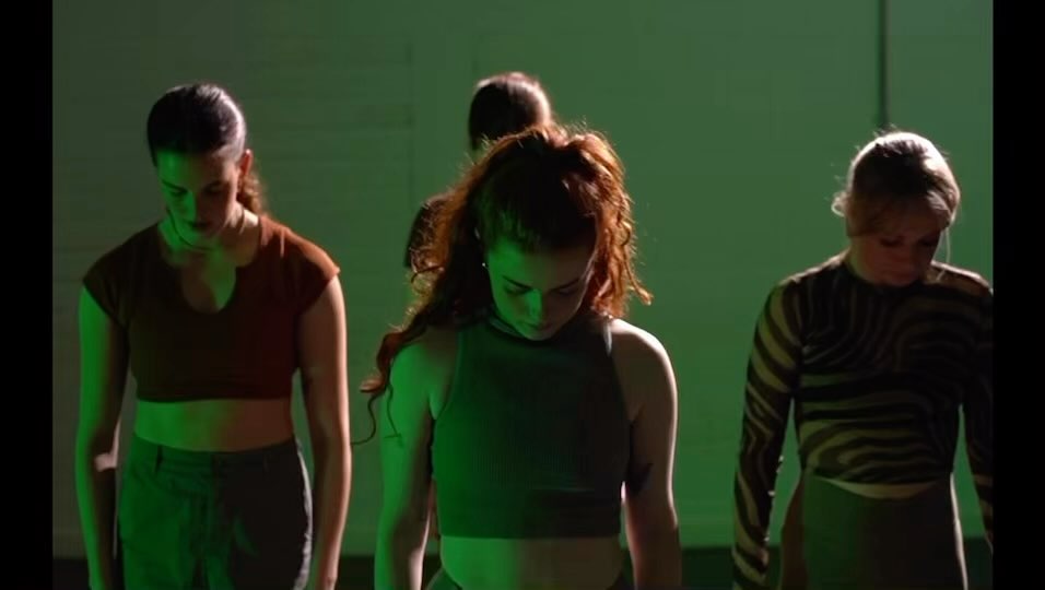 👯♀️Panic Room 👯♀️
Absolutely loved working on this project with the amazing @steviesherlock. No copyright intended, creative purposes only
@eddiesuthersfilms : DOP
@jeff1750: 1st AC
@luther3ford : editor
Dancers: @katienealdanceyoga @jennatostevin.dancer @ashleymilliedance @shazzlekicks 👯♀️💕
#dance #panicroom #move #kndy #contemporary #commercial #bournemouth #move #connect