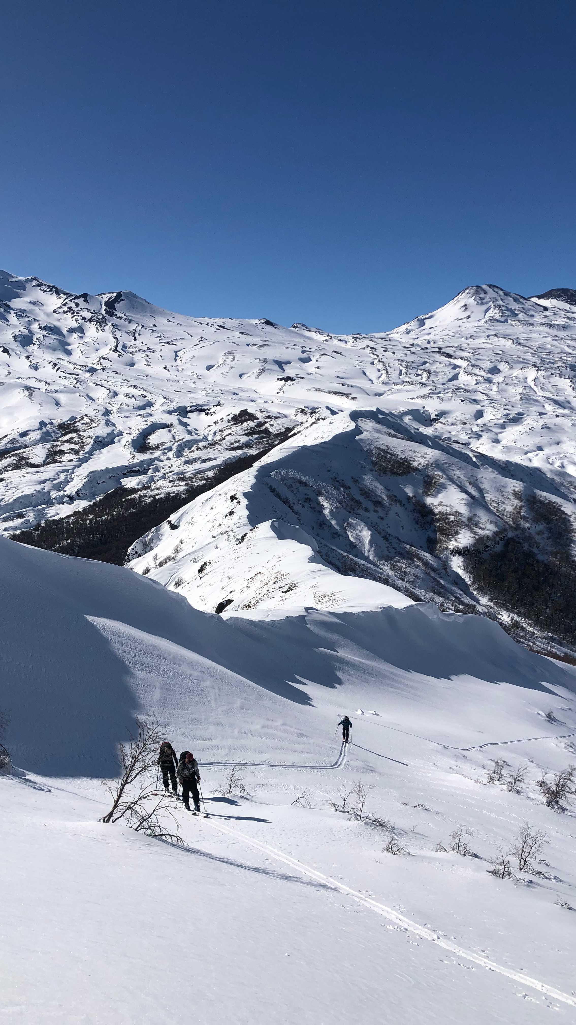 Conociendo algunos sectores de este increíble valle, no deja de sorprender y entregar momentos únicos con amigos !
Gracias al tremendo equipo que se juntó y dio lo mejor !
——————————————————
@senoretbrothers
———————————————————
#snowboarding #splitboarding #mountainsnowboarding #splitboardingistheanswer
#cordilleradelosandes