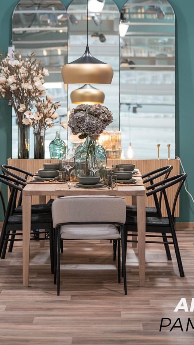 Als Teilnehmerinnen vom Interior Design Duell von @micasa.ch und @sat.1 durften @noeline_interiordesign und ich, in unserer Challenge ein Esszimmer einrichten. Die Herausforderung war auf jeden Fall die knappe Zeit, hat aber total viel Spass gemacht. Mein Design hat es ins Finale geschafft und ich freu mich schon total darauf.
#passiocasa #interiordesignduell #sat1 #challenge #beforeandafter #livingroom #inneneinrichtung #passion #leidenschaft #homestyling #homes #welovewhatwedo