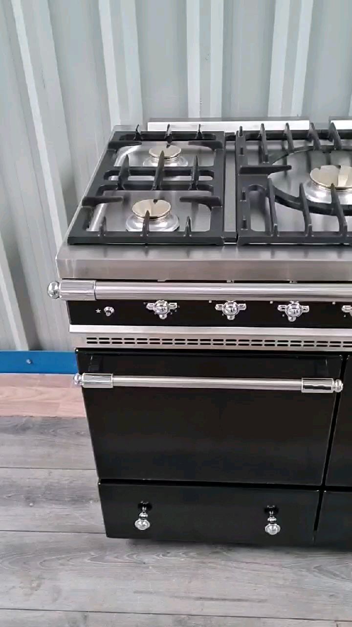 Lacanche Cluny 100cm ready for shipping 💯🔥
DM if interested
#lacanche #aga #cooker #brass #black #chrome #gloss #oven #kitchendesign #kicthen #chef #cook #cooking #matte #100cm #chrome #gloss #luxury #luxurylifestyle #luxuryhomes