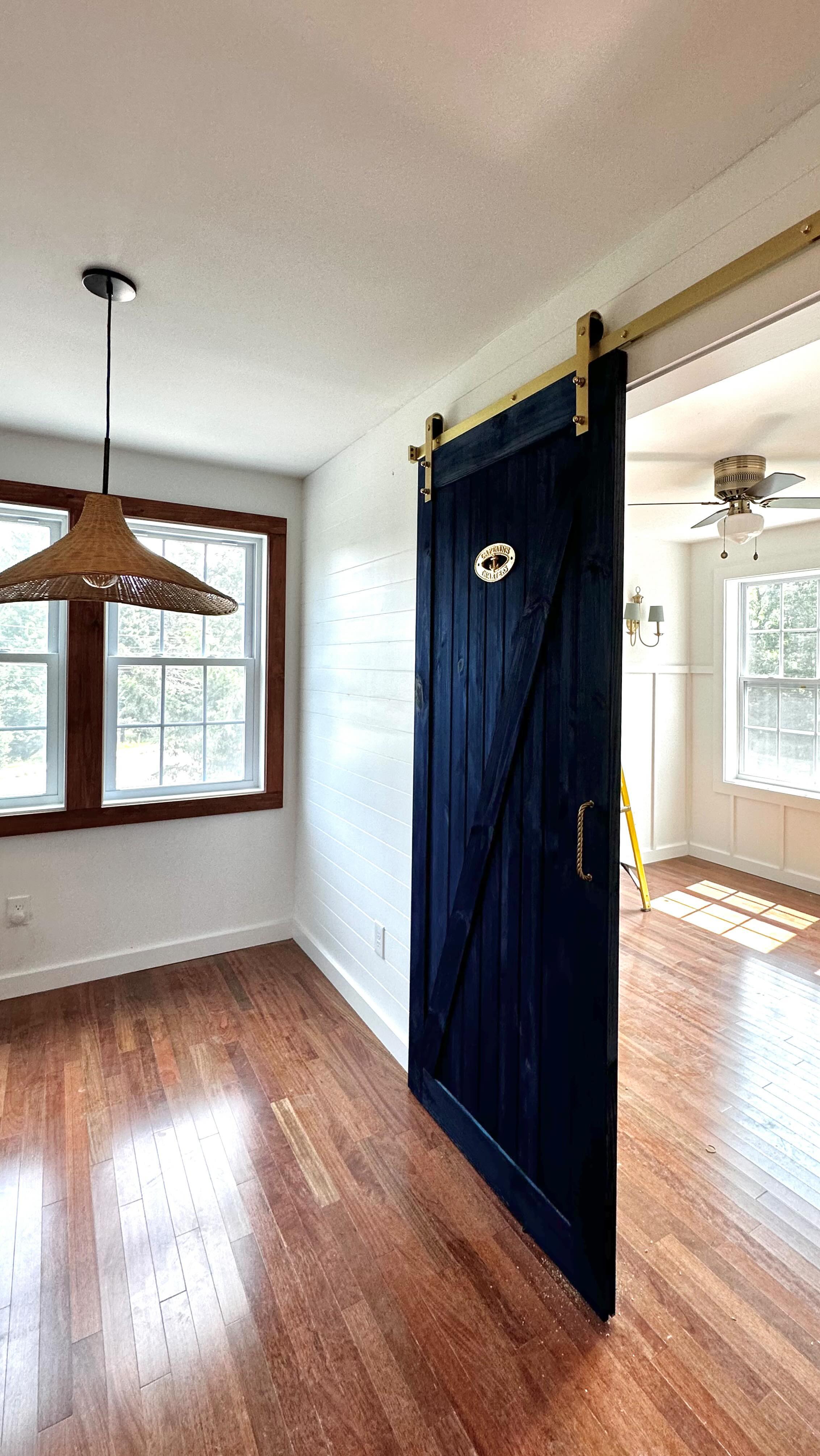 Progress continues at The Little Inn at Osprey Point. I even got my hands a little dirty today; the barn door was stained blue by yours truly 💙
#firsttimeforeverything
#riinteriordesigner
#bluedecor
#coastalliving