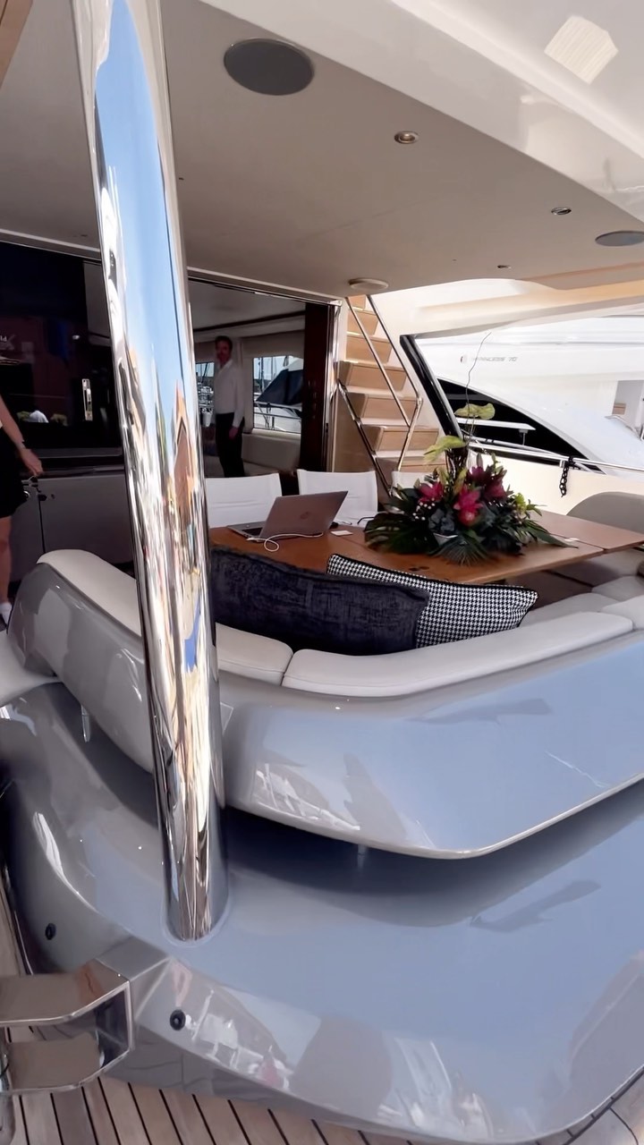 Heute nehme ich euch an die #palmaboatshow 2023 mit und zeige euch das wunderschöne #interior der @princessyachts
#princessyachts #yachtinteriors
#passiocasa #passiocasainteriors #interior #innenarchitektur #project #switzerland #mallorca #palma #passion #leidenschaft #homestyling #homes #immobilien #realestate #immobilienverkauf #immobilienvermietung #immobilienvermittlung #welovewhatwedo