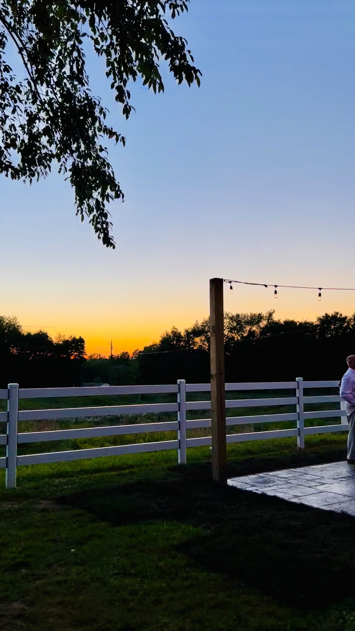 8/12/22 evening scenes at the barns;
Dancing under the party lights 🕺🏻
Carriage rides with mini horses 🐴
S’mores by the fire 🪵
It was a perfect night ✨