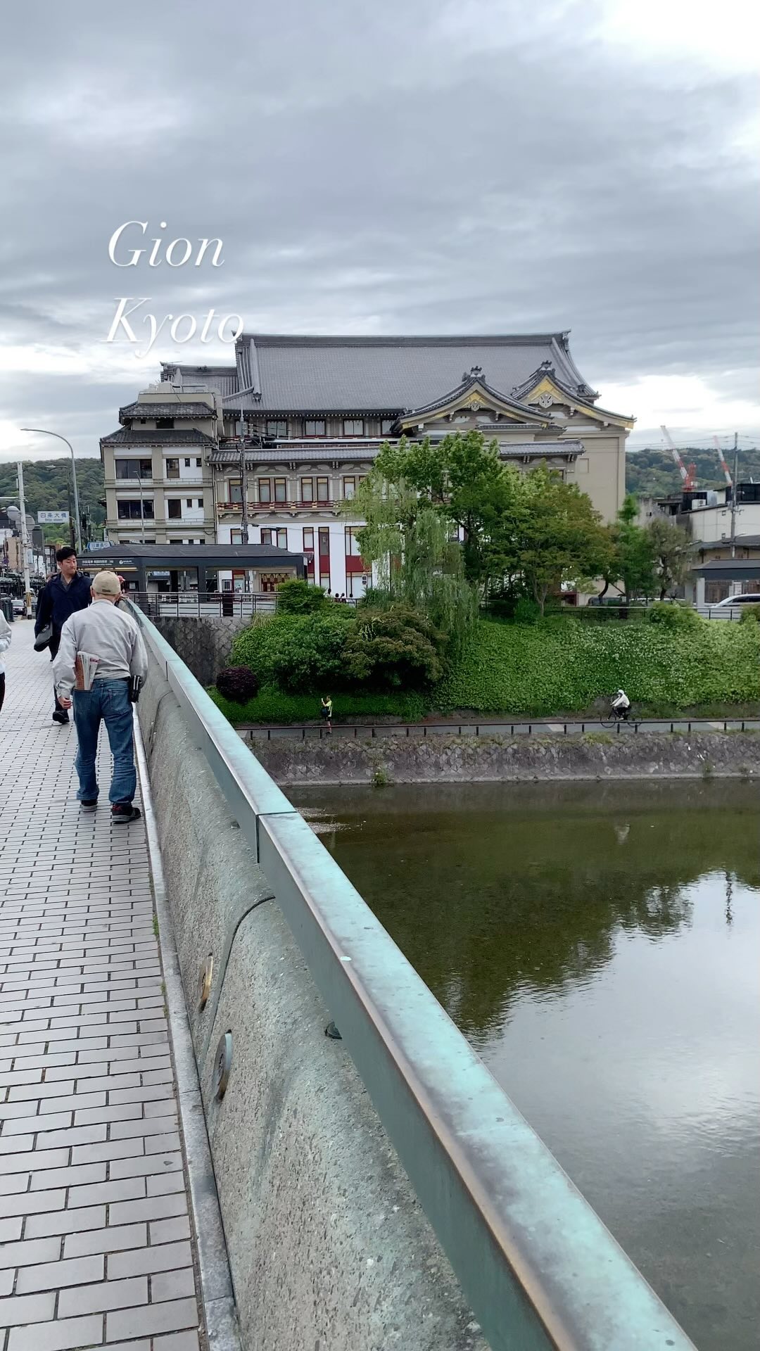 祇園
#kyoto #gion
We are OsakaAdventures.
We newly started Kyoto walking tour.
Join our Kyoto walking.
Please check the link.
GetYourGuide
https://www.getyourguide.com/kyoto-l96826/kyoto-gion-district-walking-with-tour-guide-t677215/?preview=Y62B1ZDTJ556BPSJ0J4KJ4R673JWM6QK
Viator
https://www.viator.com/en-GB/search/467981P3?mcid=64243
#osakaadventures
#osaka #japan
#japantravel #travel