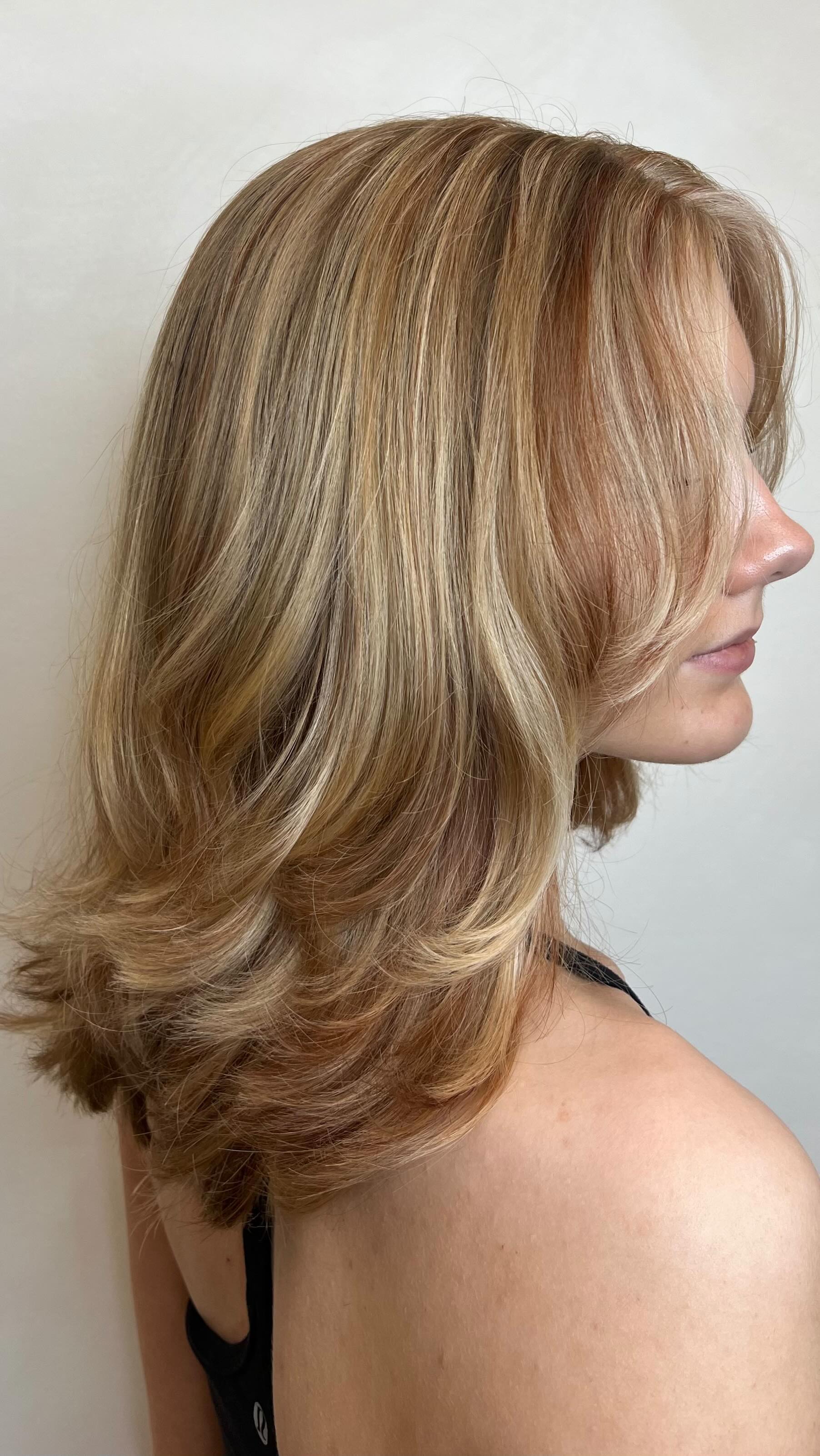 dreamcicle 🧡🤍 bright blonde + a bit of baby copper for a sweet, subtle statement
full highlight, lowlight, and haircut by caroline, @wingerd.beauty
#hair #hairstyle #haircolor #hairsalon #hairstylist #highlight #redhair #redhead #blonde #blondehighlights #baltimore #maryland #baltimorehairstylist Perry Hall White Marsh hair salon