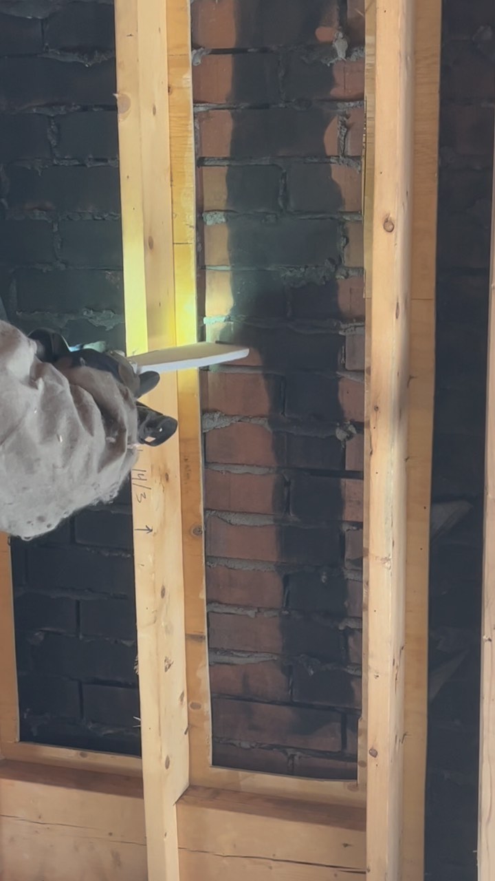 Farewell soot, hello nice clean brick!
#sootremoval #firerestoration #brickcleaning #bricks #soot #dryiceblasting #dryicecleaning #co2 #mediablasting #ecofriendly #satisfying #beforeandafter