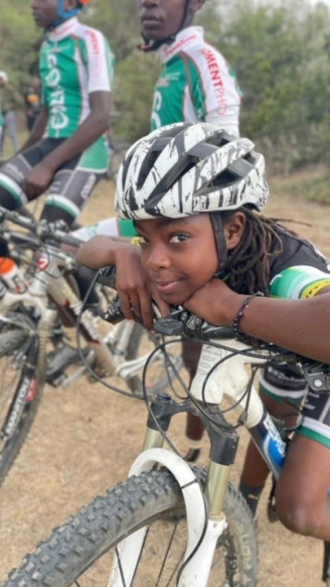 Safari Simbaz in partnership with @nmriverlodge have been working on engaging the young Simbaz alongside their parents and siblings. It was great day out for all, cooking, learning and sharing knowledge and information.
Midterm well spent, next one in June.
#safarisimbaz
#sossisimbaz
#sossisoya
#luckybike
#luckysimbaz