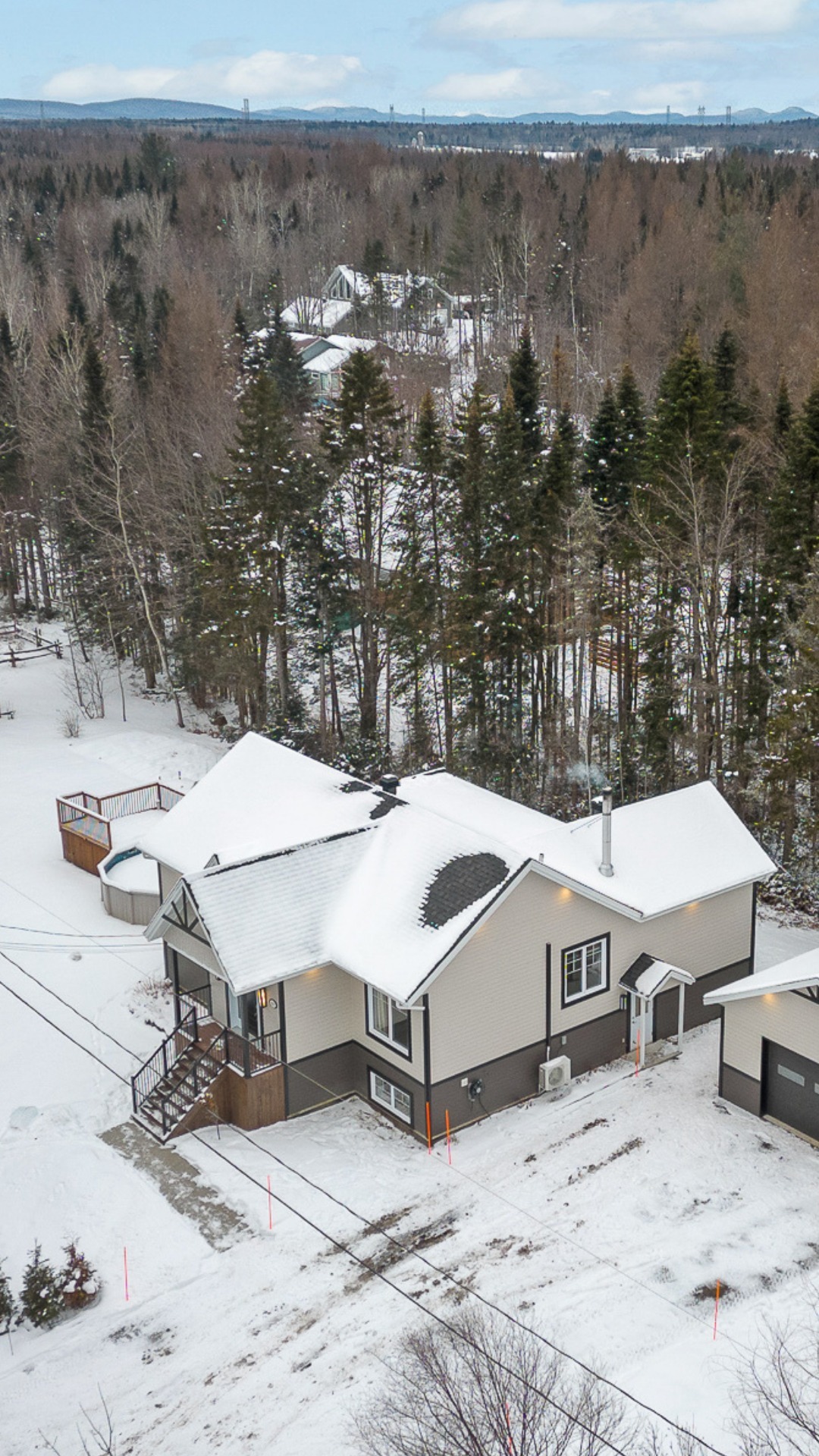 !! VIDÉO VIRAL !!
Suivez les tendances et optez pour des vidéos verticales pour faire découvrir vos propriétés.
Cette vidéo a obtenu :
🎥 Plus de 160 000 visionnements
❤️ Plus de 7000 interactions
➡️ Plus de 675 partages
et c'est vendu en 5 jours sur le marché, largement au-dessus du prix demander.