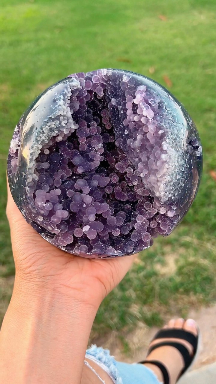 Just causally hanging out and admiring one of my favorite spheres of all time 🍇
Available to purchase
.
.
.
#grapeagatesphere #sphere #crystalsphere #agatecrystal #grapeagatecrystal #grapeagate
#agate #crystalshop #crystalsforsale #crystalcollection #crystallover
#crystalcollector #crystalvibes #crystalenergy #rarecrystals #crystalsandminerals