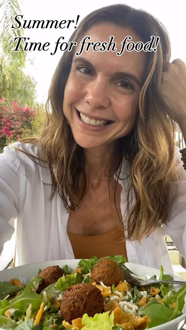 Summer is coming☀️
Time to take advantage of all the goodness of fresh fruits and veggies.
Have as much as you want and don’t listen to anybody that tell you otherwise!
If there’s is ONE PROVEN FACT in nutrition, is that fruits and vegetables are great for us and we should eat more of them.
This is 100% evidence based on decades of research.
Let’s go get those amazing nutrient sources ladies!
❤️,
Anna
#womenshealth #lifestyle #nutrition #menopause #midlife