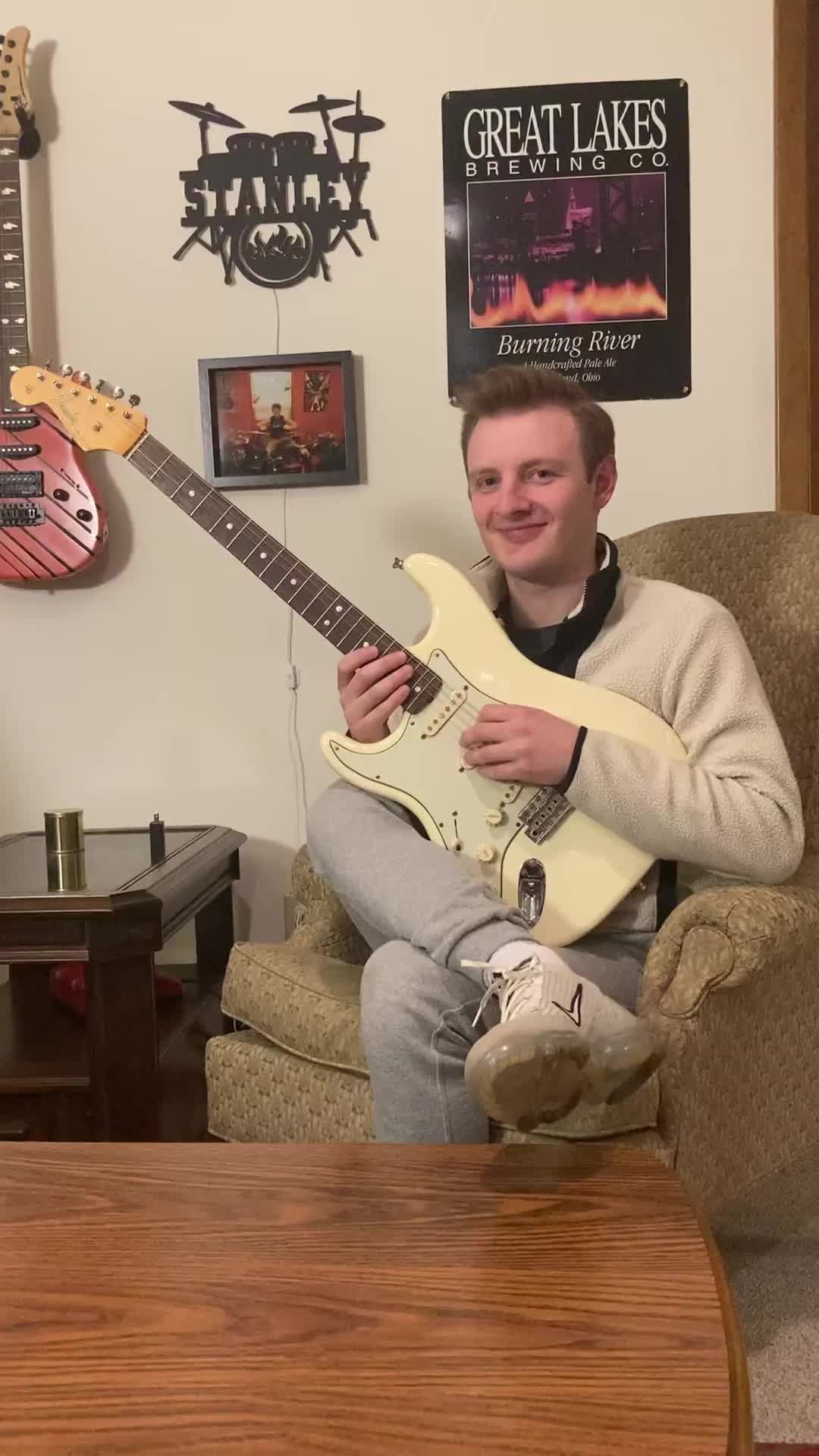🎸 When you're that guitarist who can't let a single card be played until the G string is perfect 😤🎶
Burning River just trying to play, but tuning takes priority 😂
#Priorities #GuitaristProblems #BandLife #AlwaysTuning #BurningRiver #TuningWars #BandDrama #OneMoreTime #JustLetUsPlay #TheRealSetlistStartsWithTuning