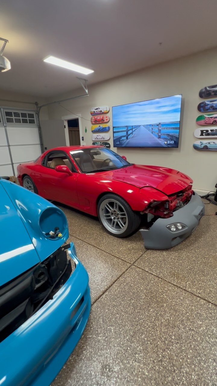 After spending a day driving the FD I was reminded how amazing this car is. Even for being beater status it ran so good.
#levelupclassics #rwb #rx7
