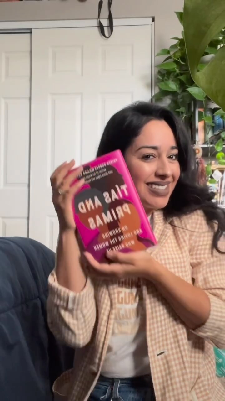 Arriba las mujeres! 💗 Get your copy and read it with me. Yay for latina representation in storytelling @priscadorcas #mujeres
Shout out to Señorita Muñoz for this t-shirt that I love