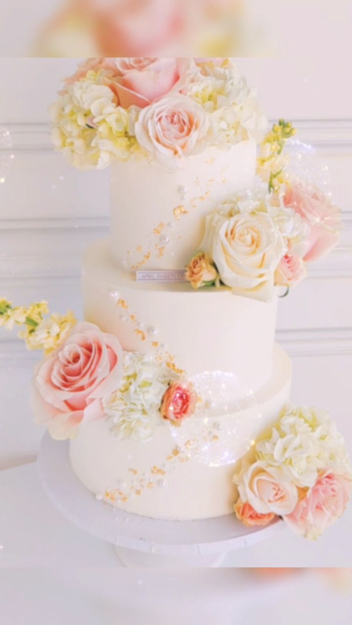 🌸💍 Love blossoms in every bite with our Wedding Cake! 🍰✨ Watch as we create this cake that's as beautiful as your love story. From delicate petals to sweet moments, this cake is the icing on your special day. 💕🍰
www.aprilsweets.com
9471 Yonge St Richmond Hill ON
900 Dufferin St Toronto ON @dufferin_mall
#WeddingCake #FloralElegance #LoveInBloom #CakeArtistry #SweetMemories 💐🍰👰🤵#APRILSWEETSCanada #aprilsweets #aprilsweetscake #treat #Toronto #RichmondHill #wedding #floralcakes