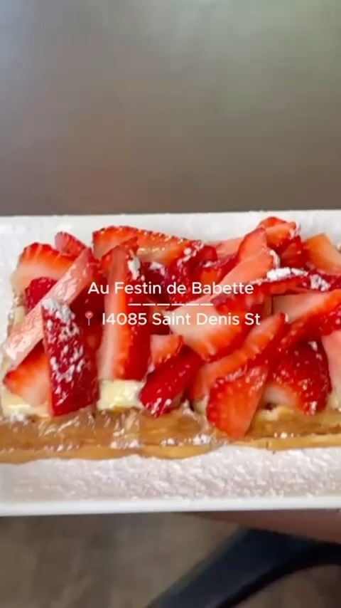 Le doré, le croustillant et la douceur sucrée se marient harmonieusement dans nos gaufres artisanales.
Couvertes d’une généreuse couche fraises ou encore de chocolat, chaque bouchée est une explosion de saveurs. 🧇
Réservez dès à présent votre brunch pour ce week end sur le lien dans notre bio. ☀️
#waffle #gaufre #faitmaison #cuisinefrancaise #gaufresmaison #fraise #chocolat #brunchtime #montreal #mtlfood #mtlbrunch #brunchlife #gourmandise #wafflelover