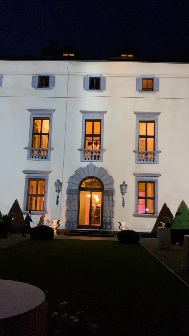 Lac de Côme by night, #villabalbiano albiano #comolakewedding #comolake #comolakeitaly #wedding #videomapping #videomapping3d #videomappingshow #videomappingprojection #brideandgroom #bride #beautifulwedding
