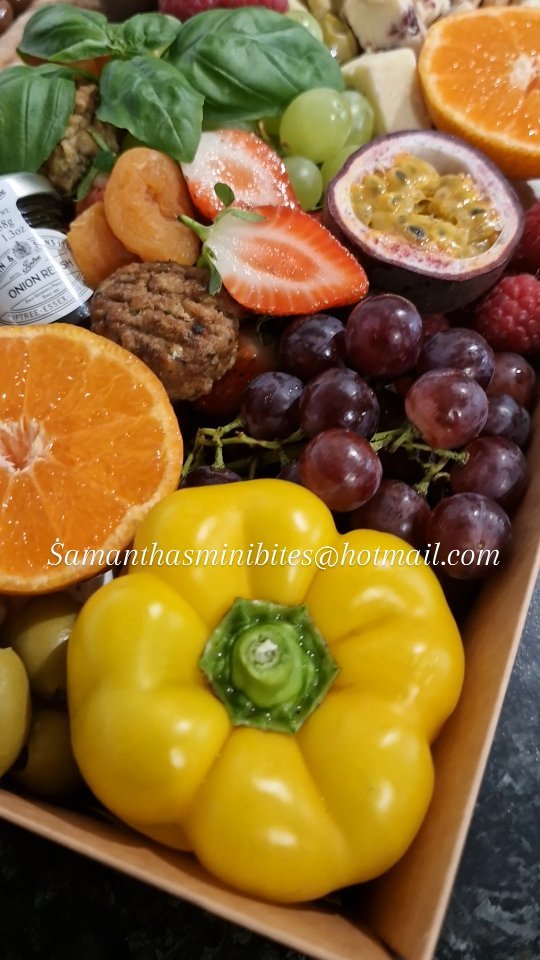 Veggie Graze Craze box
.
.
.
.
.
.
.
.
.
.
#vegetariangrazing #veggieplatter #veggiefood #veggie #platter #grazecraze #grazeboard #gloriousfood #nomeat #freshfruits #cheesebox #cheeseplatter #cheeseandcrackers #foodartist #partyfood #partyvibes #gettogether #FYI #rainnyday #cheeseandwine #loveforfood #Berkshirefoodies #berkshire #wokingham #omgfood #foodism #food