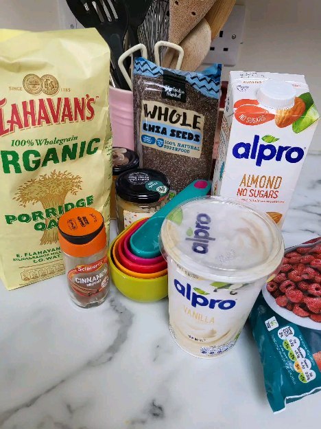 Do your future self a favour and prepare your breakie the night before.
Overnights aren't just for breakfast, ideal before a training or gym session. Portable and easy to eat on the go πͺ
My recipe is
1/3 oats
2/3 cup milk (sometimes I add a little less milk and add 2 tbsp of yogurt)
Cinnamon
1 tbsp of whole chia seeds
1 tsp Irish honey
Handful of frozen berries
Dessicated coconut or cocoa powder are other nice ingredients. A scoop of protein powder is also a good addition if you're focusing on dem gainz, or just need extra protein in your diet.