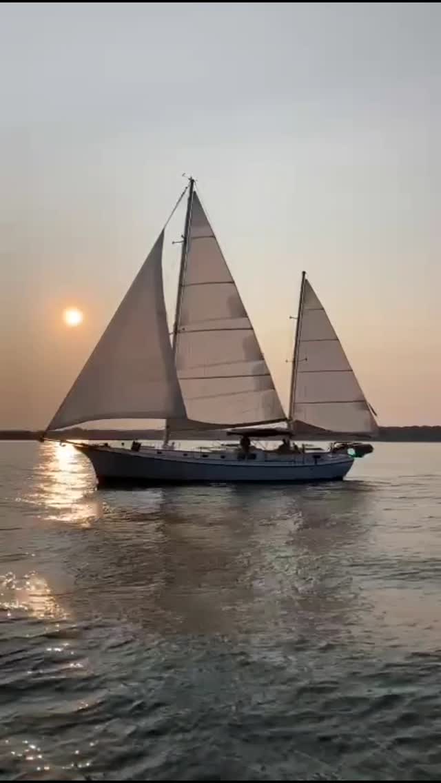 May has been flying by as we ease into our charter season here in Greenport. We can't believe it's already Memorial Day weekend!
SURPRISE and BONNIE LYNN will both be sailing this weekend - hope to see you out there!
#greenportny #northforkli #sailinstagram #longislandsailing #discoverlongisland #yesny