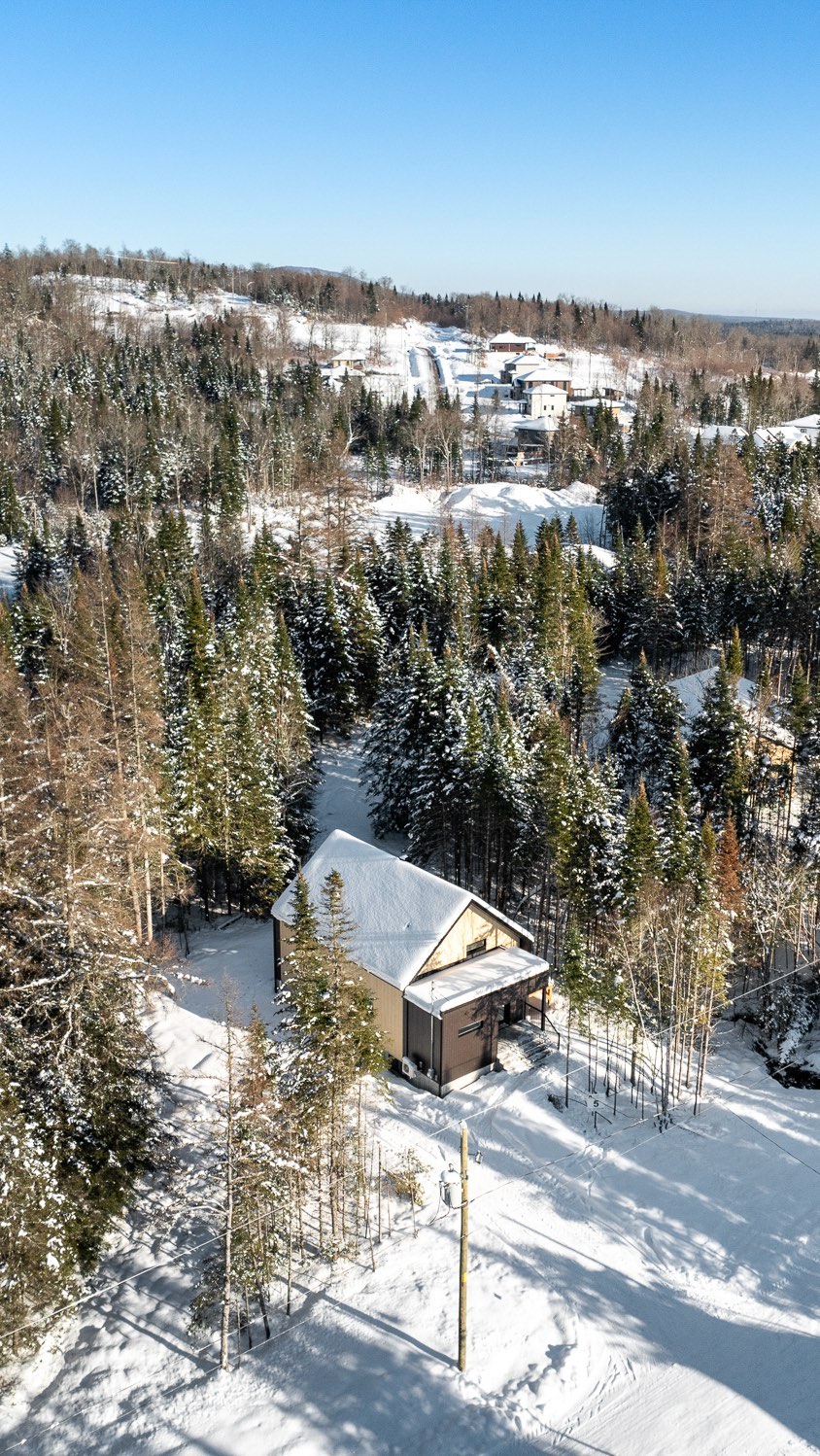 Villa Scandinave - Hébergement touristique 🌲
Avec qui voudrais-tu profiter de cette villa?
Client : @cotetoutantimmobilier
#scandinaviandesign#scandihome#airbnb#vacationrental#cottage#winter#winterwonderland#drone#rentalproperty#villa#decor#design