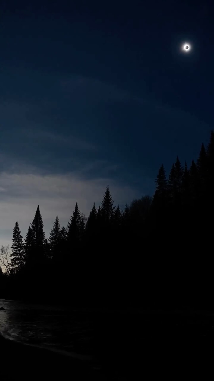 Space & Time…
Who knows the next time I’ll get to see this fleeting experience, but this surely won’t be the last. Our natural world has some pretty fascinating ways of wowing us everyday. You just have to put yourself in a place to find them.