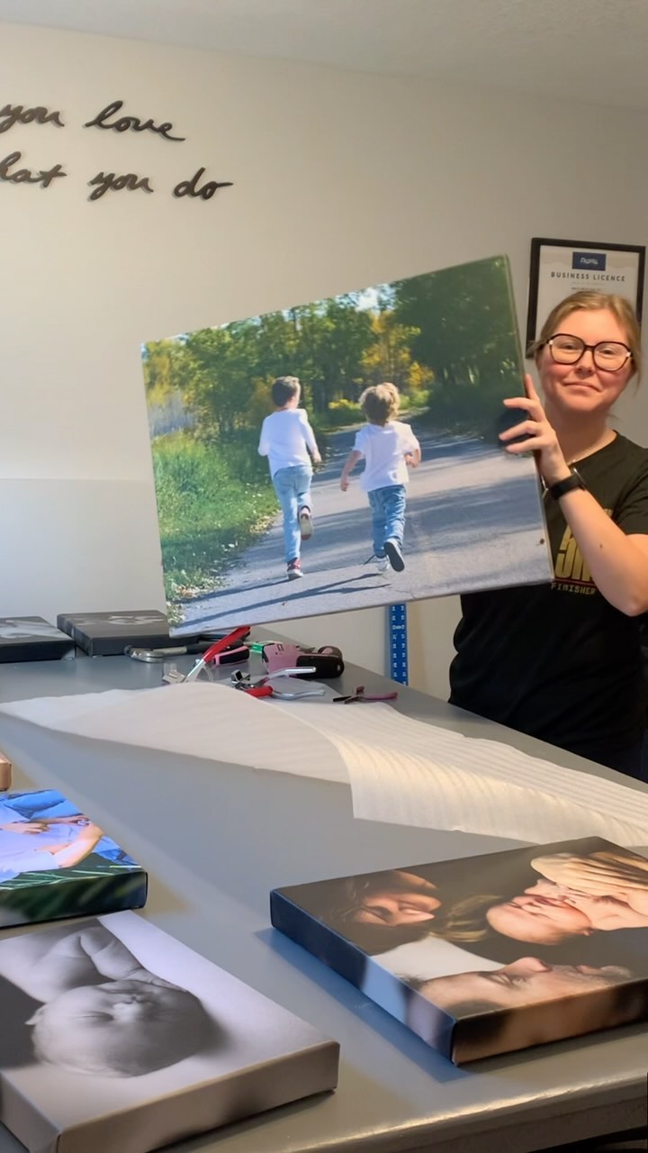 Watch me stretch this canvas at super speed! ⏩🖼️😄
Real time about 15 min!
>1.5” depth
>mirror soft edge
>matte finish
>Size 26x21
#natsprintingco #canvasprints #okotokssmallbusiness #canonimageprograf #okotoksmamas #okotoksmomasentrepreneurs