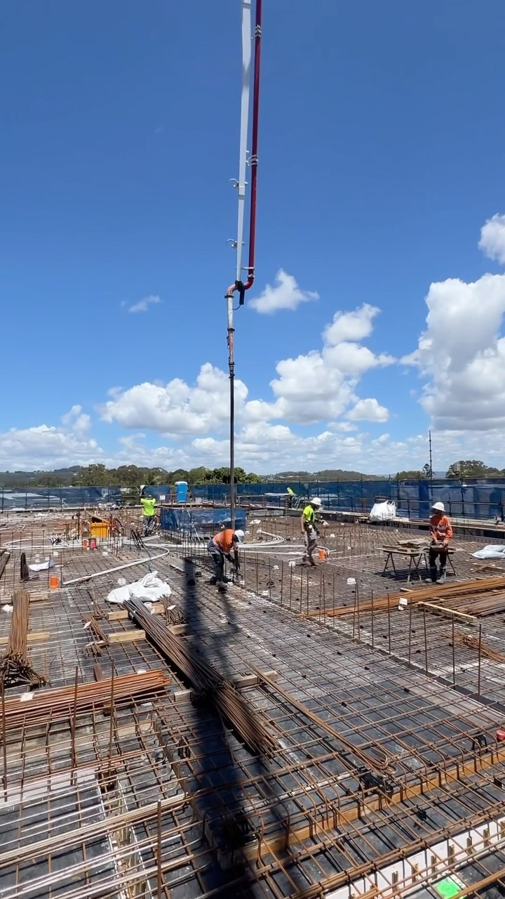 Second level slab being poured at our Bradman Avenue project, River House. The structure due to be finished in December and building completion in April 2024.
Architect: @brdgroup