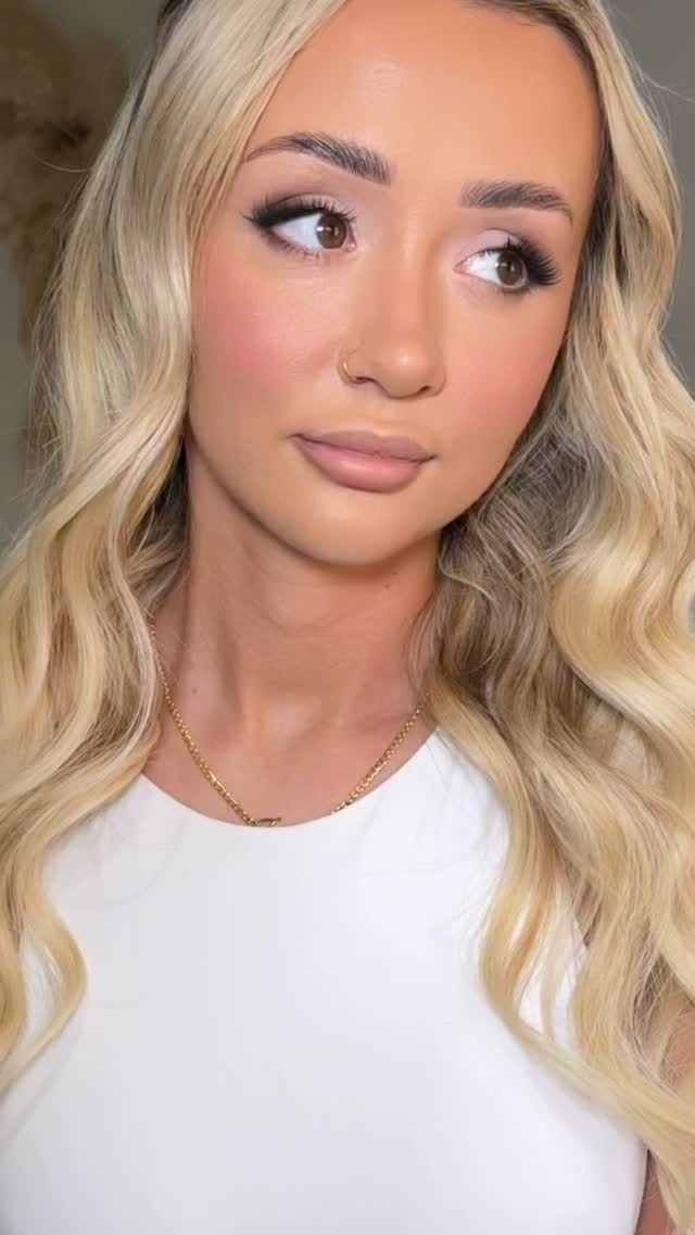 For the bride who isn’t afraid of a little drama 💋
This look is all about full glam meets bridal sophistication…. Think sculpted features, Smokey definition and a flawless complexion that looks just as stunning in person as it does on camera.
If your bridal mood board is filled with sleek hair, luxe gowns and statement moments … this glam is calling your name! 🥂
Limited availability for 2025… 2026 diary starting to fill up. Email or DM me to check my availability 📩
#modernbridallook #glambride #fullglambride #statementbride #hampshirebrides #dorsetbride