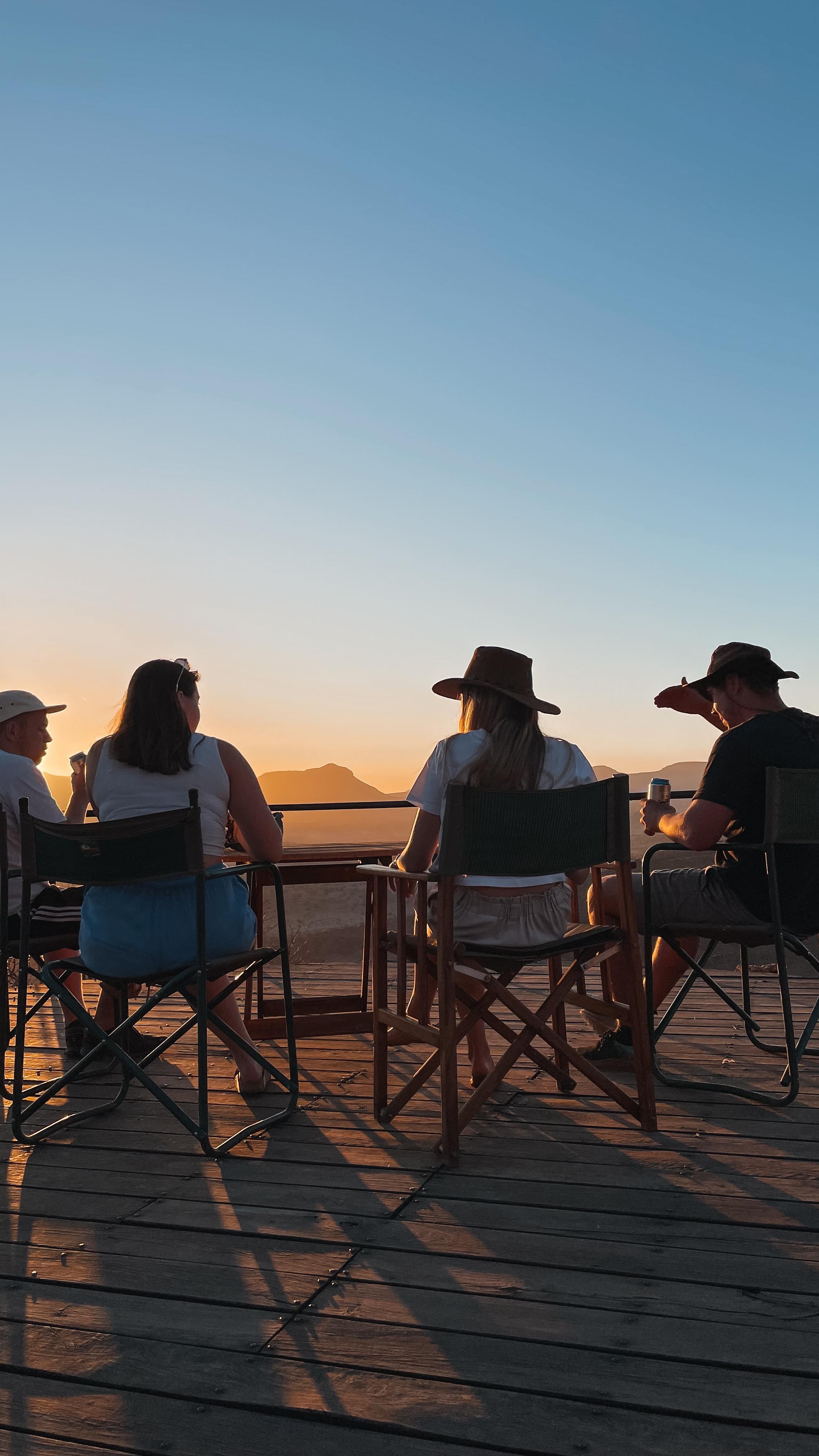 Tag 4 unserer Reise durch das Damaraland/Kaokoveld 🤍🇳🇦
Die Fahrt war so atemberaubend schön und beim nächsten mal werden wir definitiv mehr Stopps einlegen in dieser Gegend und vielleicht auch in Flussbetten übernachten.
Die Unterkunft war auch unglaublich schön, sie liegt auf einem Hügel und wir waren die einzigen Gäste, ein Traum für jeden Namibia Urlauber 😍
ABER: Die Straßenverhältnisse zur Lodge und vor allem das letzte Stück sind für niemanden ohne Erfahrung geeignet. Uns ist etwas an der Hinterachse gebrochen und dort hat man absolut keinen Empfang. Wir mussten also die Zähne zusammenbeißen und am nächsten Tag hoffen das wir heil in der nächst größeren Stadt ankommen. 😅
Day 4 of our Damaraland/Kaokoveld Trip 🤍🇳🇦
The drive was absolutely breathtaking and next time we will definitely stay longer and explore some river beds as well 😍
The lodge was super beautiful as well, it’s located on top of a hill and we were the only guests up there, the dream of every Namibian traveler 😍
BUT: the road condition is so so bad, especially the last bit up the lodge. Our rear suspension broke on the way up and it’s definitely not suited for anyone without experience.
We had to stick through and could just pray to get to the next bigger city the next day 😅
#namibia #travelnamibia #damaraland #kaokoveld #africa #travelblogger #namibiatravel #visitnamibia