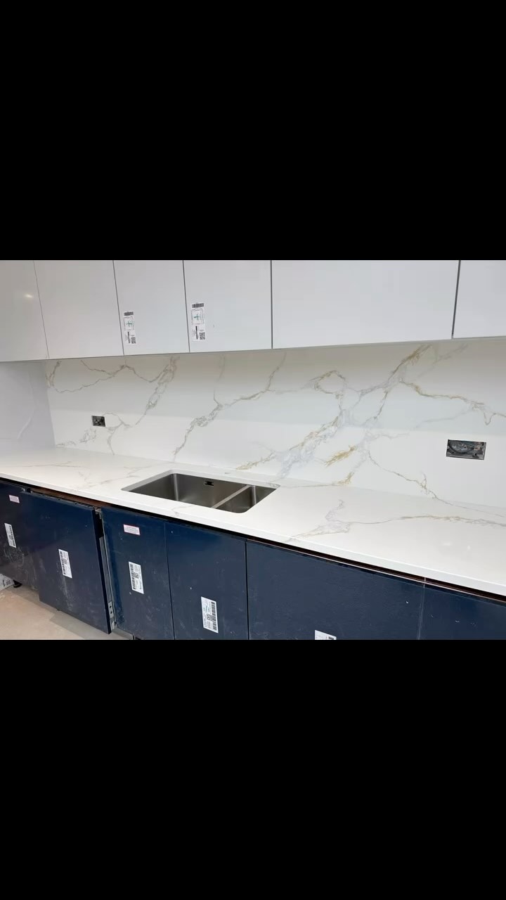 New install of Calacatta Seville , looks fab with the vien matching on the full height splash back and waterfall end panel.
We are specialist in all manufacturing of Marble , Granite and Quartz for all your kitchen worktop needs , luxury surfaces and more , working all of Essex and the Home Counties.
📧info@marblegraniteworksltd.co.uk
☎️01268 661369
#quartzcountertops #quartz #marblelook #waterfallendpanels #vienmatching #granitecountertops #graniteworktops #marblelookworktops #designerlook #designerlooks #firehearth #windowsill #bathroomvanity #vanities #bathroomvanities #quartzworktops #essex #essexbuisness #benfleet #benfleetessex #familybuisness #brentwood #hutton #chelmsford #rayleigh #shenfield #billericay #billericayessex #basildon #basildon #grays