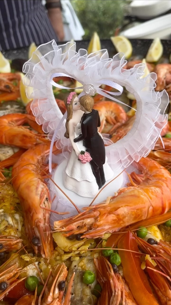 Another great wedding this time at Toowoon Bay SLSC
Canapés and Paella for 130 guests.
Thanks to Luisa, Jo, Rose & Paola.
It all happens at CafeCaminooo!