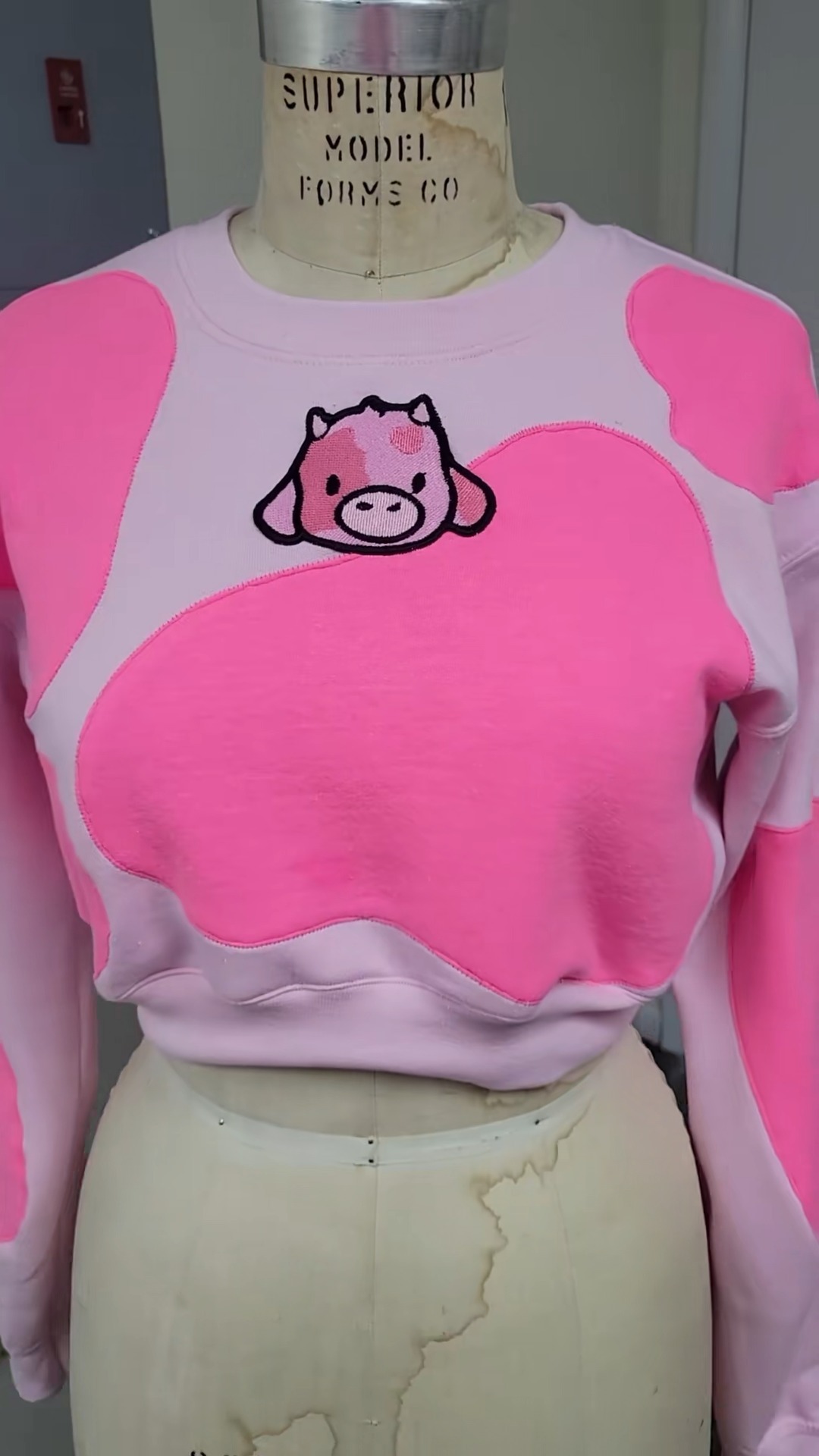 Come with me and see how I make my Strawberry Cow Sweatshirts!
Link for sweatshirts and other designs in my description!
#fyp #strawberry #strawberrycow #strawberrymilk #foryoupage #smallbusiness #Meraki #merakidesigns #smallbusinessowner #smallbusinesstiktok #pink #asmsr
