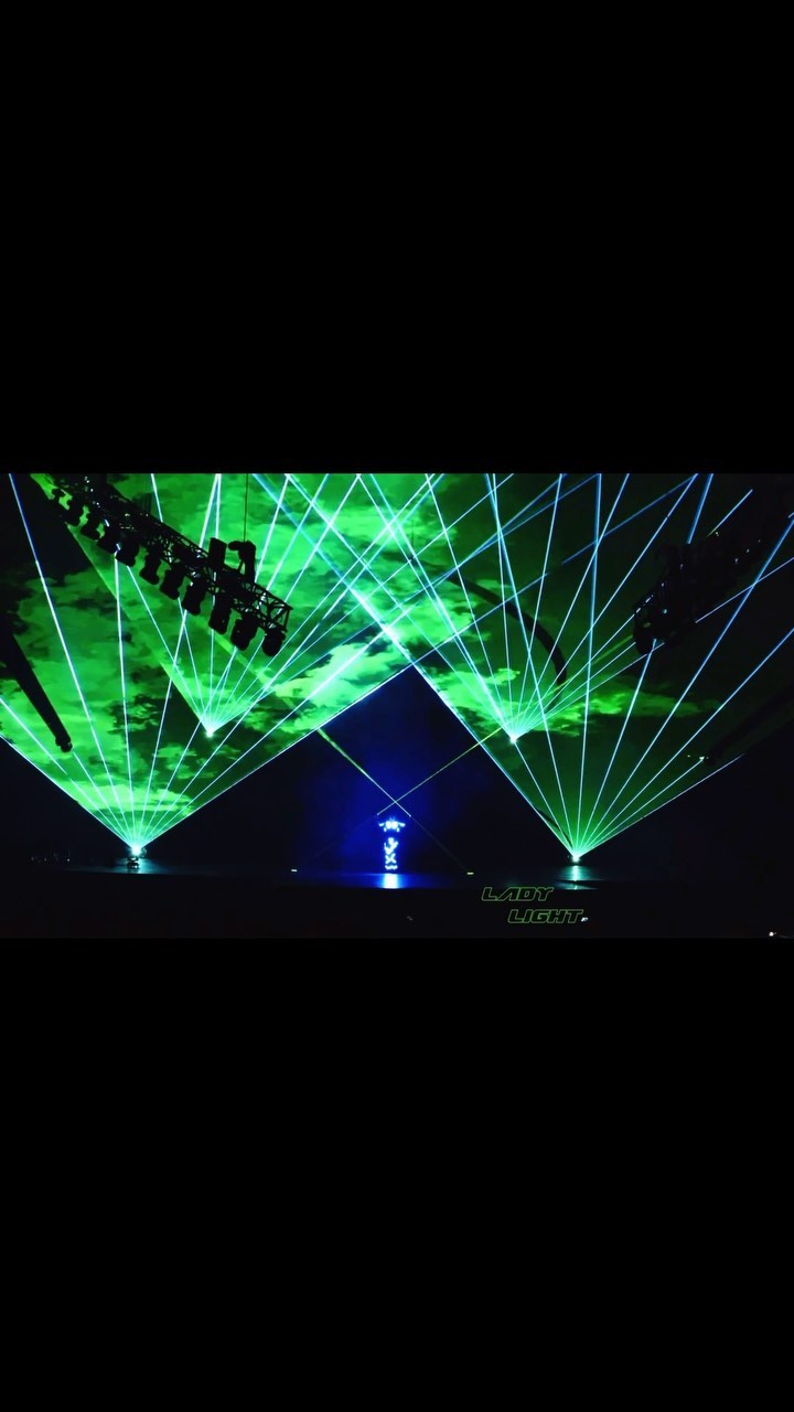 More captures from the massive arena stage in Taiwan for @lumia_light_show! All programming by Lady Light. Can’t wait to go back 🇹🇼 #lasergirl #laserdancer #lightbender #laserman #lasers #wowfactor #hitech #futuristic #laseract #corporateentertainment #eventprof #eventplanner #neon #glow