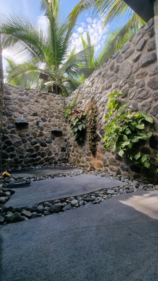 Imagine a morning shower with our local monkey troop. You can now experience that in the new Luxury Rancho! Waking up to the ocean views from your bed and prime wildlife viewing from the uniquely open bathroom is a sensory overload.