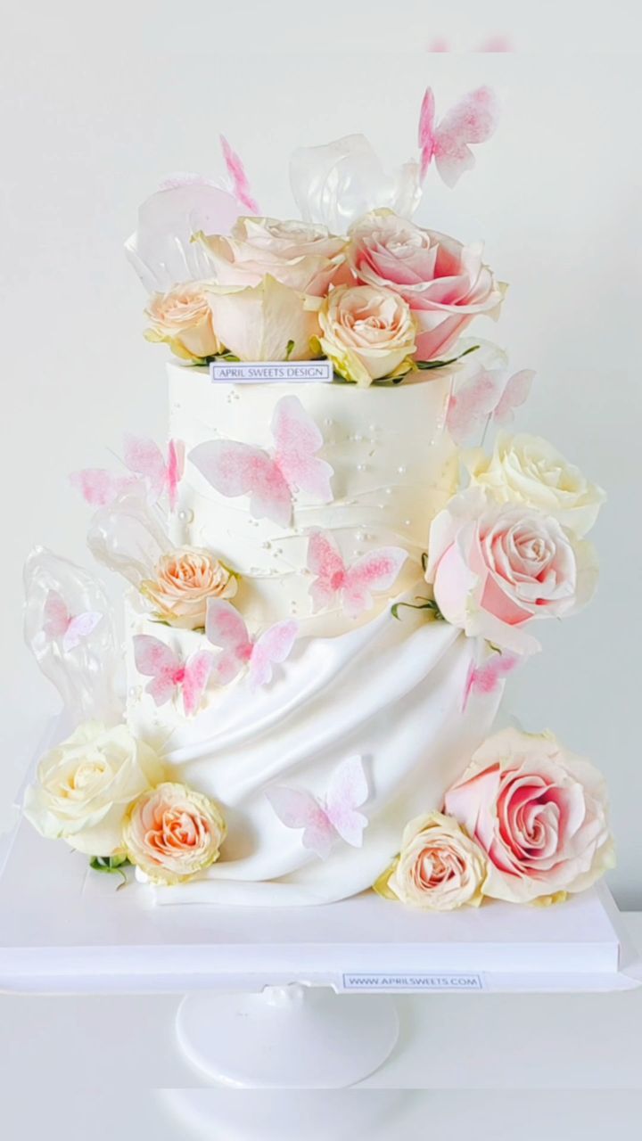 ๐ฆ๐ฐ Add a touch of whimsy to your day with this special butterfly cake! Perfect for birthdays, showers, or any occasion that deserves a flutter of joy. Order online with FREE shipping.
www.APRILSWEETS.com
#ButterflyCake #SweetSurprises #CakeArtistry #cakery #Toronto #RichmondHill #aprilsweets #aprilsweetscake #butterflycake #floralcakes #chocolatecake #vanillacream #cakeshop