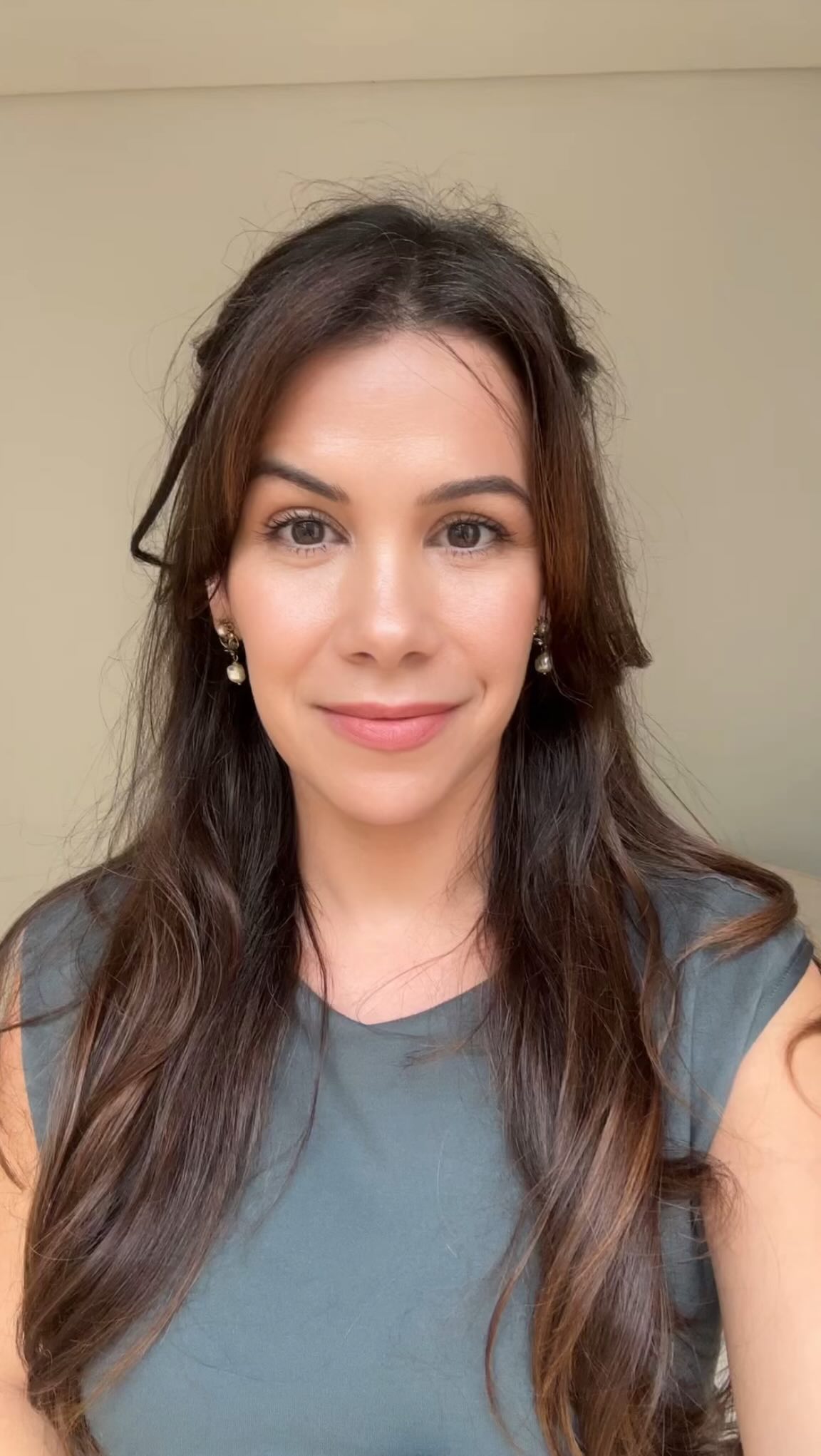 On acne treatment? Moisturize, moisturize, moisturize!
If you’re on acne therapy, whether that be topicals (creams/gels/washes that you apply on top of your face) like adapalene, benzoyl peroxide, fixed dose combo treatments (ie brand names epiduo or epiduo forte), salicylic acid or oral medications like isotretinoin and antibiotics, it’s important to frequently (at LEAST twice a day) moisturize your face with non-comedogenic (oil-free), barrier-repair moisturizers to get through the side effects of therapy!
My suggestion is to apply your moisturizer straight after washing and BEFORE your acne therapy i.e. underneath your retinoid or combo cream. Yes, your medication will still be able to effectively penetrate through your moisturizer but you’ll have less dryness & skin irritation.
Your skin won’t get worse, moisturizing will help!
Healthy skin is not just for the privileged who can afford private health care. I’m not sponsored by any of these brands. I hope this educational content helps you, please always see your doctor for advice.
#acne #skincare #familydoctor #capetowndoctor #beauty #skinhacks