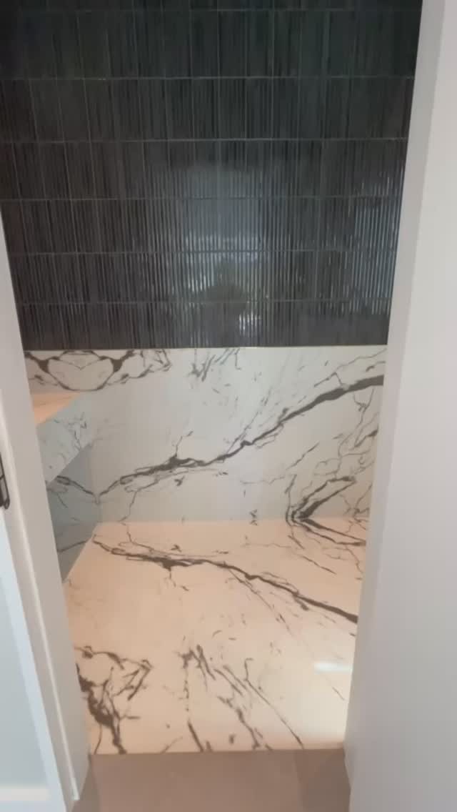 ELEGANT SIMPLICITY
Neolith San Simone 6mm sintered porcelain brings timeless sophistication to this stunning guest WC in Val de Vie Estate. The seamless bookmatch installation enhances flow and balance, creating a statement of refined luxury.
Precision. Aesthetics. Perfection.
#NEOLITH #SANSIMONE #BOOKMATCH #LUXURYINTERIORS #VALDEVIE #SINTEREDPORCELAIN #REFINEDLIVING