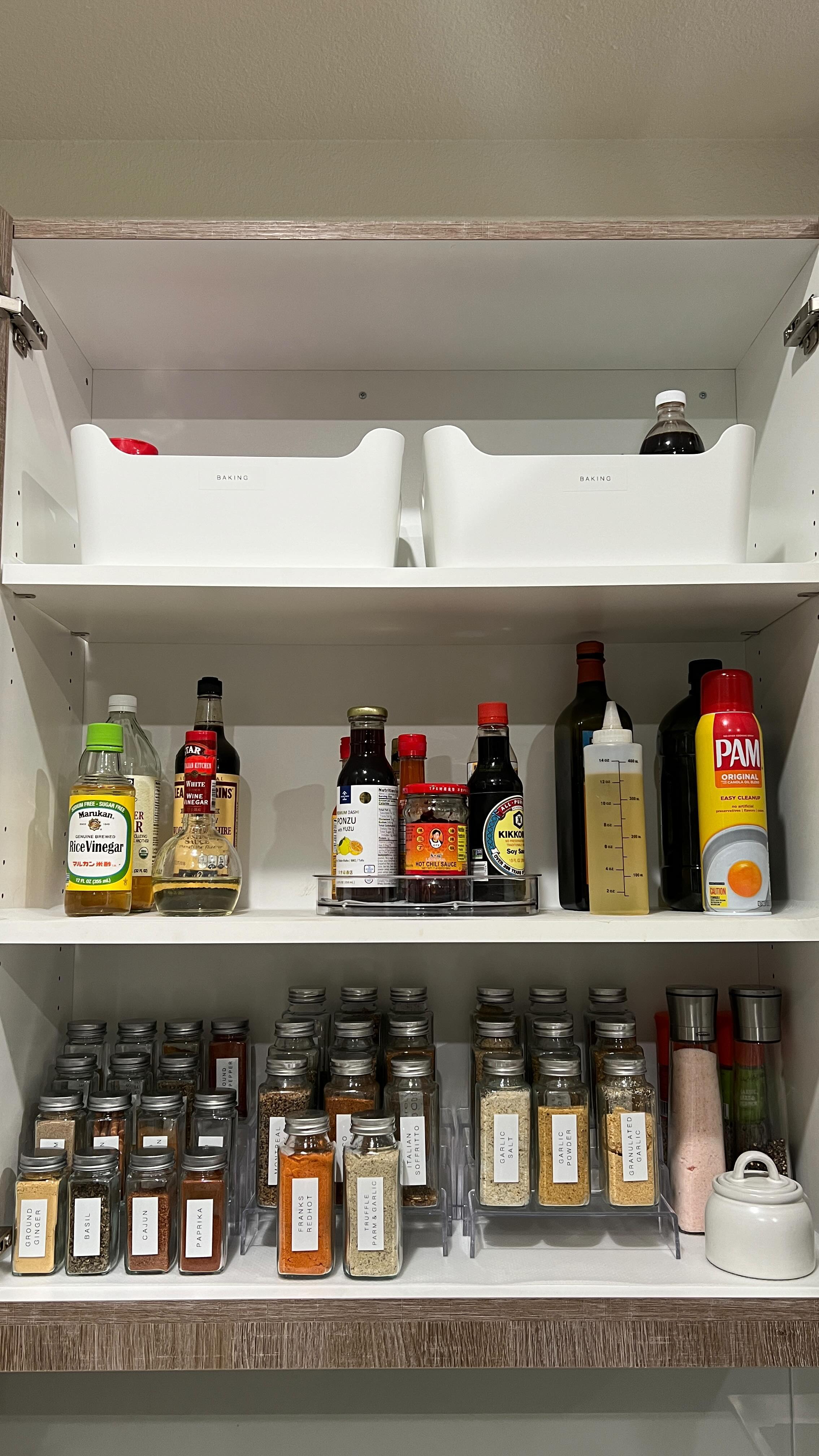 Spice cabinet upgrade ✔️
Love how much better it looks when you have uniform spice jars for regular and bulk spices. Added a lazy Susan for the condiments and put all the baking items in bins on the top shelf since they are used least often. I love this solution because nothing gets lost in the back 👍🏻