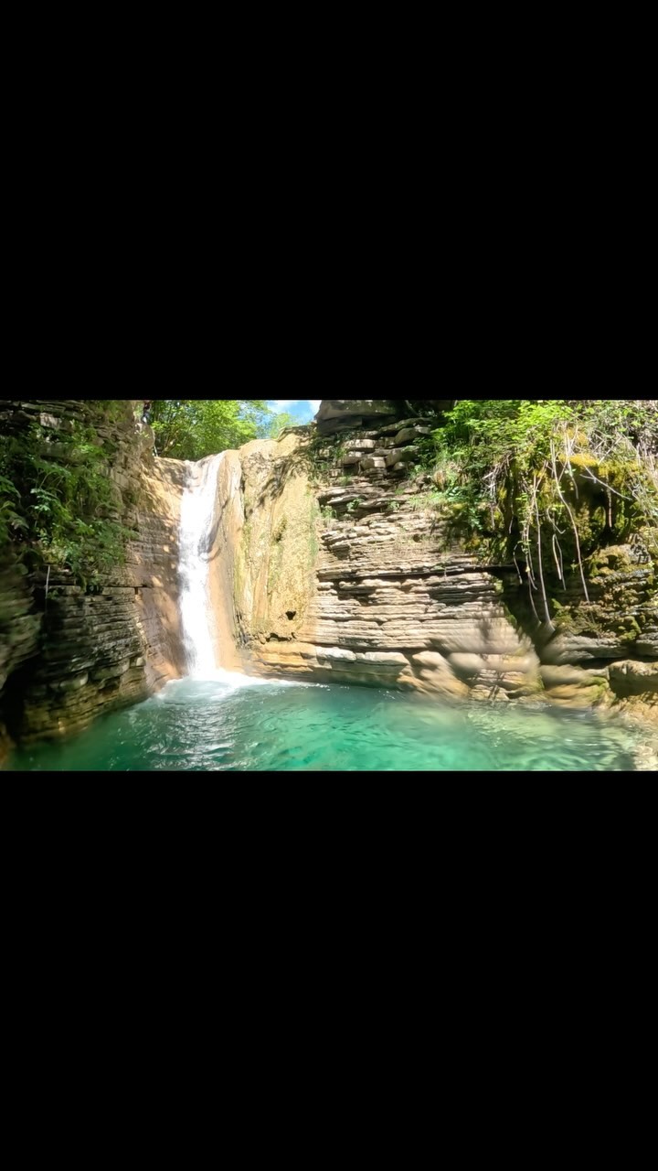 Barranquismo en familia en Ainsa, !salidas todos los días!
Reservas online: www.wearecanyoneers.com
.
.
.
#barranquismo #pirineos #canyoning #ainsa #boltaña #pyreneeën #ordesa #torla #pirineos #huescalamagia