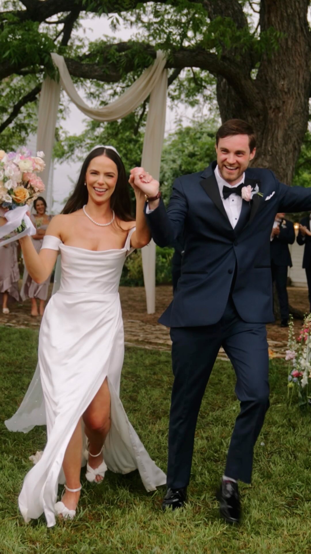 sneak peek of Sawyer & Henry’s amazing day! Long Live the Wrights 🫶🏼
venue: @barrmansion
photographer: @racheljcaldwell
planner: @kaileerobertsdesign
dress: @aandbe_dallas @jennyyoonyc
DJ: @toastentertainment
florist: @reveriefloristry