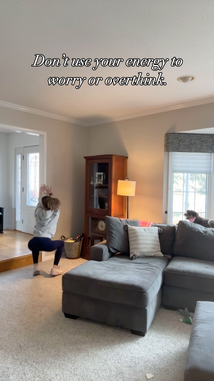 Our hips are known as the ‘junk drawer’ of the body because all of our unprocessed emotions are stored here!
•
Whenever I’m feeling stuck, frustrated, worried, or overwhelmed I remind myself to take a minute to dance it out. Dancing helps shake off any negative thoughts and puts you back in a clear headspace!
•
Next time you’re feeling stuck, frustrated, or overwhelmed try dancing through it and shaking out any unprocessed emotions trying to come up.💃🏻🪩
