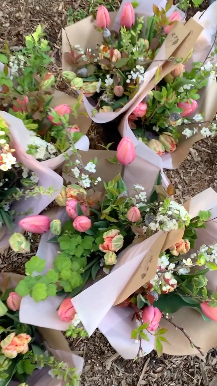 Raise your hand hand if you want fresh beautiful flowers delivered to your door for Mother’s Day and tag your partner :-) pre orders close Monday 💕
