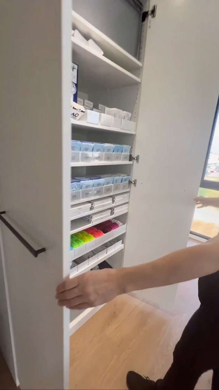 Die Vielfalt unserer Spangendosen🌈
Bei 9 verschiedenen Farben ist mit Sicherheit für jeden etwas dabei!😉
#kfo #hildesheim #orthodontist #docklinker #reels #colours