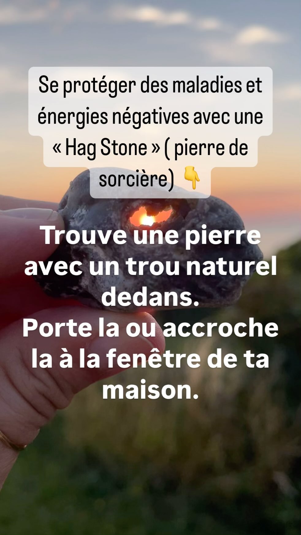 Cadeau aujourd’hui 🥰 j’en ai trouvé une avec un trou formant un cœur ❤️, merveilleux signe de l’univers.
Je vous le partage ici
Prenez soin de vous.