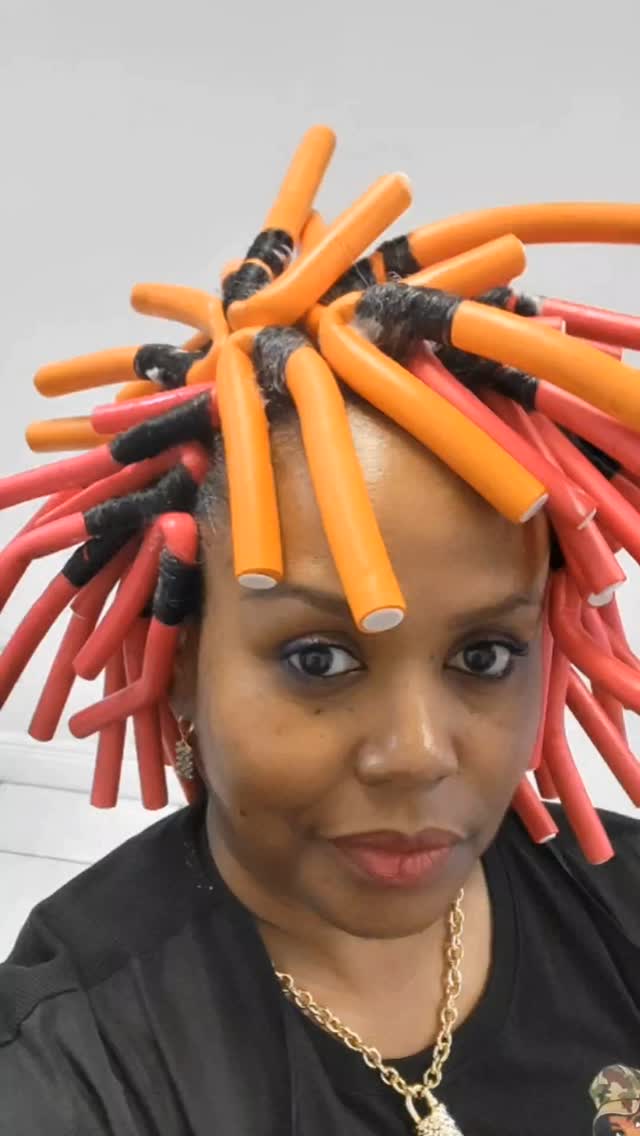 To all my clients... I apologize for the fire that lies under this hood π π€£.
#naturalhairstyles #naturalhairstylistmobileal #mobilealhairstylist #flexirods #fyp #funny